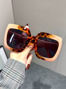 1pc Women's Wide Square Color-Blocked Personalized Fashion Glasses, Perfect For Street, Beach And Party Beach Accessories For Women Glasses Shades For Summer Beach Vacation,Outdoor,Travel
