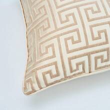 1 Stück Kissenbezug mit goldenem Labyrinth Muster, luxuriöses Jacquard Design, erhältlich in Größen: 45x45cm / 50x50cm, Multisizing-Optionen für Sofa, Wohnzimmer, Hotel, Outdoor-Bereiche usw. (Kissenfüllung nicht enthalten)