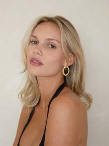 Uworld 1對復古18K鍍金不銹鋼皇冠黑色瑪瑙凸圓形耳釘，適用於女性日常佩戴和送禮