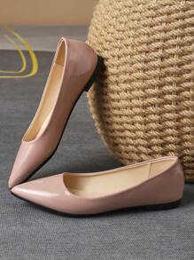 Chaussures plates de style casual à bout pointu pour femmes, disponibles en vert menthe, violet, beige, rouge, jaune, noir. Confortables pour un usage quotidien et en extérieur