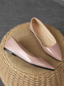 Chaussures plates de style casual à bout pointu pour femmes, disponibles en vert menthe, violet, beige, rouge, jaune, noir. Confortables pour un usage quotidien et en extérieur
