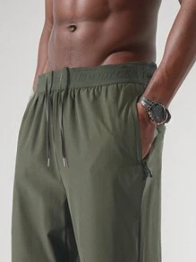 Pantalón capri de hombre de estilo novio, de secado rápido y transpirable, con estampado de letras - Verde militar - Ver 4