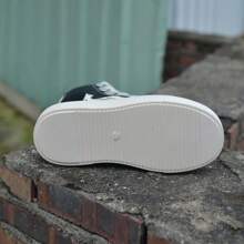 时尚厚底真皮休闲运动鞋