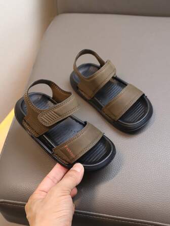 1 双时尚、舒适、防滑、软底休闲凉鞋，适合夏季宝宝，保护脚趾幼儿运动凉鞋