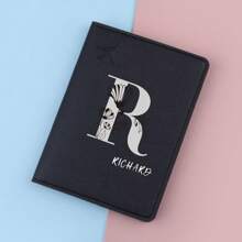 1 pieza Titular de pasaporte de PU personalizado con 26 letras del alfabeto impresas, patrón floral y de avión, cubierta de pasaporte de viaje, regalo personalizado de nombre de pareja, regalo de cumpleaños, recuerdo de viaje, regalo corporativo para festivales, regalo personalizado para padres, madres, esposos y esposas.