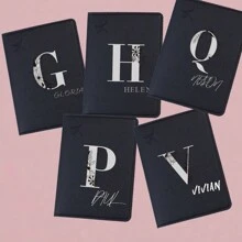 1 pieza Titular de pasaporte de PU personalizado con 26 letras del alfabeto impresas, patrón floral y de avión, cubierta de pasaporte de viaje, regalo personalizado de nombre de pareja, regalo de cumpleaños, recuerdo de viaje, regalo corporativo para festivales, regalo personalizado para padres, madres, esposos y esposas.