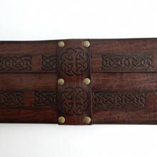 1条维京PU皮革腰带，文艺复兴时期男士中世纪腰带，凯尔特风格骑士宽腰带，适合角色扮演、夏季、秋季、万圣节、秋冬季配饰，适合青少年、青年、男士，休闲、户外、运动、度假、毕业礼物、生日、日常穿着