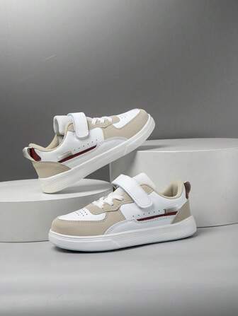 1 双儿童运动滑板鞋，室内/室外休闲运动鞋，时尚低鞋面设计，魔术贴闭合，方便穿着，透气防滑 PU 皮革鞋面，柔软有弹性，快干，轻便，防水，防滑耐磨拼接