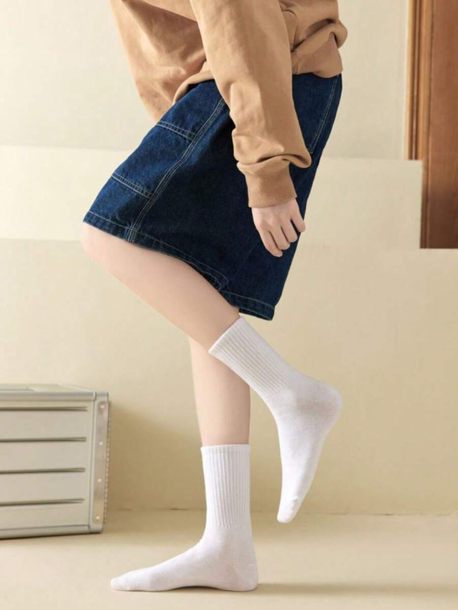 1/3/6雙女款長襪,適合四季穿著,彈性腰部設計,適用於日常生活、居家、辦公室、學校、運動 - 黑與白 - 查看 1