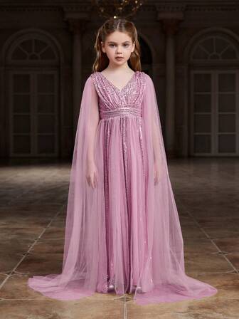 Elegant pärldekorerad, skir maxiklänning med extra långa glittrande ärmar och elegant V-ringning - Åtsittande silhuett, glittrande pärlutskyddad design, skapar en bländande formell look