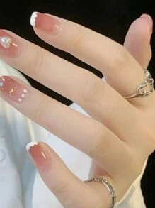 Los populares conjuntos de uñas rojas y blancas te hacen destacar - Multicolor - Ver 1