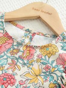 Young Girl Floral Print Round Neck Cap Sleeve Top + Shorts Vacation Set