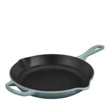 Le Creuset Sartén de hierro fundido de 10.25" de firma - Sal marina - Ver 4