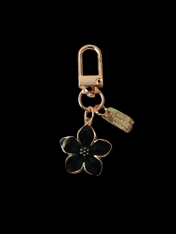 HAILIAN Llavero con forma de flor de cerezo hecho de aleación, con bonita y elegante flor y placa cuadrada, adecuado para colgar en bolsos, como llavero para coches y como regalo para cumpleaños y festividades en pareja. Incluye luz.