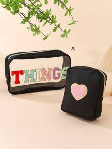 1个女士字母图案透明PVC化妆包，可收纳口红、化妆品及小配件，可重复使用且防水，适合旅行、宿舍、居家使用，也可作为房间装饰包使用。其他用途包括：化妆包、梳妆台、旅行、化妆包、旅行必备、收纳、储物、旅行必备、化妆品收纳包、化妆包、化妆品收纳包、收纳包、洗漱包、桌面收纳、化妆包收纳、旅行、化妆袋、化妆包、化妆袋、旅行必备、化妆配件、小化妆包、化妆袋、化妆品包、旅行必备、大容量、大号化妆包、圣诞礼物、化妆包、旅行、送给女性的旅行必备礼物、化妆包、手拿包/小手提包、化妆品收纳、化妆品整理、化妆刷收纳包。收纳包、迷你收纳袋、大容量收纳袋、女士礼物、圣诞礼物、女士礼物创意 - 彩色 - 查看 7