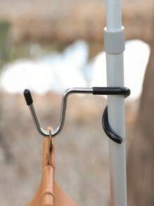 1个多功能防滑露营挂钩，用于悬挂灯具、衣物及配件。采用耐用不锈钢材质，适合户外使用。露营用品 - 彩色 - 查看 1