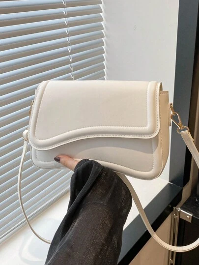 En minimalistisk retro fyrkantig väska med fliköppning, justerbar axelrem och lätt crossbody-väska i enfärgad. Lämplig för kvinnors vardag, vardagligt och studentbruk