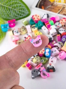 100 piezas de cuentas de arcilla de animales de caricatura al azar para accesorios de joyería DIY