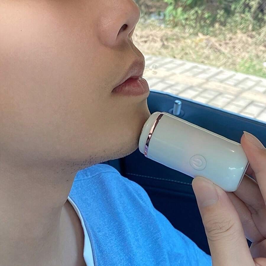 使用這款便攜式可充電小型電動剃須刀，升級您的剃鬚髮護理體驗！ - 白色 - 查看 1
