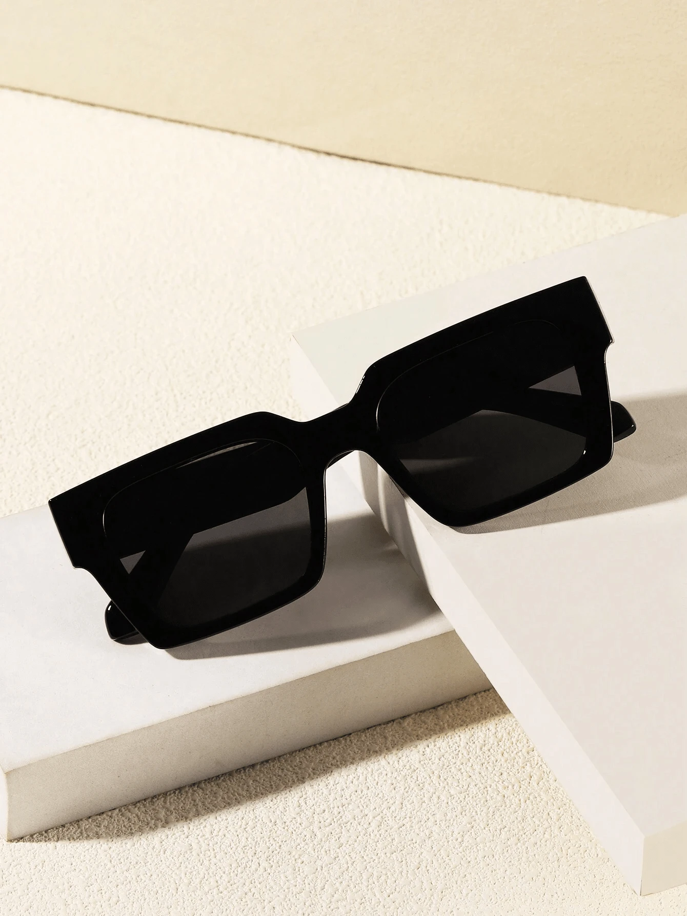 1 件女士经典方框潮流时尚百搭黑色时尚眼镜适合日常外出和装扮使用 - 黑框灰片 - 查看 1