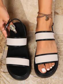 Sandali da spiaggia in stile britannico confortevoli da donna con suole spesse, cinghie incrociate e scarpe casual piatte in doppio colore, ideali per gli outfit estivi