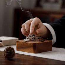 A Solid Color Walnut Incense Burner - Dragon And Phoenix Cover Walnut Zen Tea Ceremony Incense Burner Home Decoration Chinese Style Indoor Agarwood Spice Aromatherapy Hollow With Cover Incense Holder Bottom Gifts Birthday Graduation