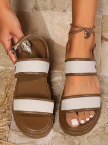 Sandali estivi da donna con suola spessa, comodi e casual, con cinturini, scarpe da spiaggia versatili in stile inglese, piatti e a colori