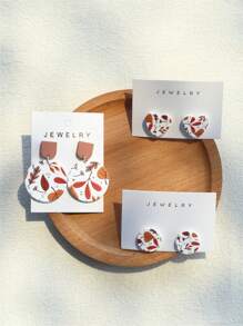 1pair Women's Maple Leaf, Fallen Leaf & Dead Leaf Printed Terracotta-Like Round Acrylic Earrings/Studs, Swinging In The Wind