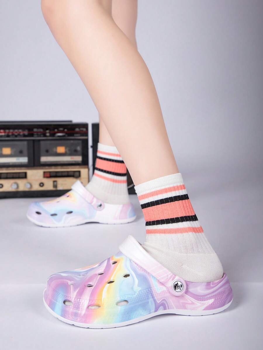 Teenage Girls' Fashionable Hollow-Out Sandals, Summer Beach Vacation Outdoor Slippers, Anti-Slip Toe-Covered Water Shoes, Colorful Patterned Hollow Sandals (Random Pattern)