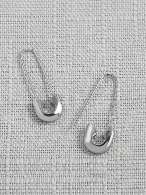 زوج من الأقراط البسيطة بأسلوب البروش المصنوعة من السبيكة للنساء