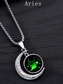 1條以星座為設計靈感的不鏽鋼項鍊，附有復古月亮及發光石吊墜