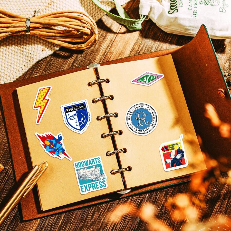 Harry Potter 50Pcs Hogwarts Four Great Colleges Badge Props Vinyl