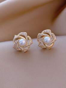 优雅精致的淡水人造珍珠 S925 纯银花朵耳钉，高端奢华，独特设计礼物，适合派对、订婚、婚礼和新娘 - 花朵耳環 - 查看 4