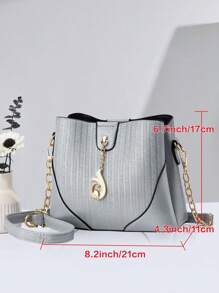 Nova bolsa balde de grande capacidade 2024, bolsa feminina versátil para deslocamento, transversal, pequena, bolsa listrada simples, com corrente, pingente decorativo, bolsa feminina de volta ao trabalho, os melhores presentes de Dia das Mães de todos os tempos