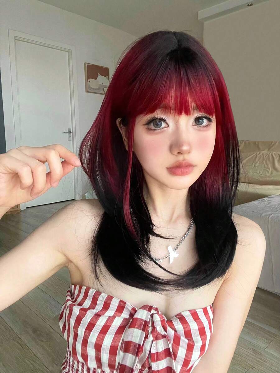 alicegarden 这款20英寸长的合成假发，拥有自然直发造型和惊艳的多色设计。它带有刘海，采用耐热纤维制成，经久耐用。这款假发非常适合日常佩戴，也适合派对、角色扮演和聚会等场合，能够打造自然逼真的效果，也是送给女性的理想礼物。 - 彩色 - 查看 1