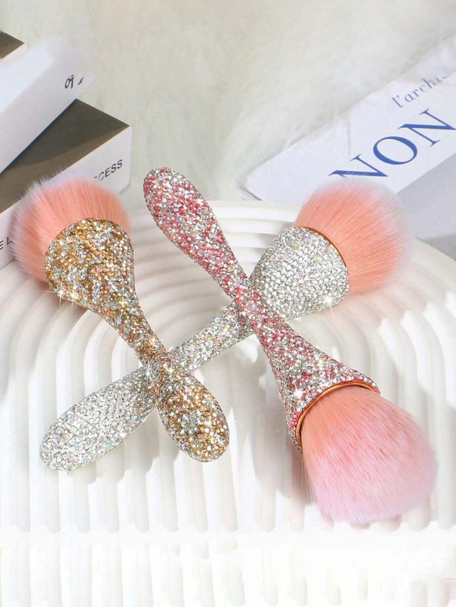 1支扁平弧形散粉刷，镶钻手柄，合成刷毛，专业散粉刷，适合日常底妆和粉底液，附赠粉底刷套装