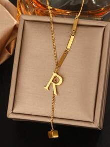 Collar dorado con colgante de borla minimalista de moda con letra de cubo de 26 piezas con estilo europeo y americano INS para mujer, hecho de acero inoxidable con baño de 18K, antidesvanecimiento, adecuado para uso diario y de festival en verano