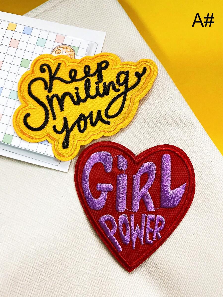2入組黃色和紅色愛心刺繡貼布，卡通可愛的英語女孩力量圖案，適用於帽子、衣服、褲子、鞋子、包包等裝飾性貼布縫製及熨補 - 彩色 - 查看 1