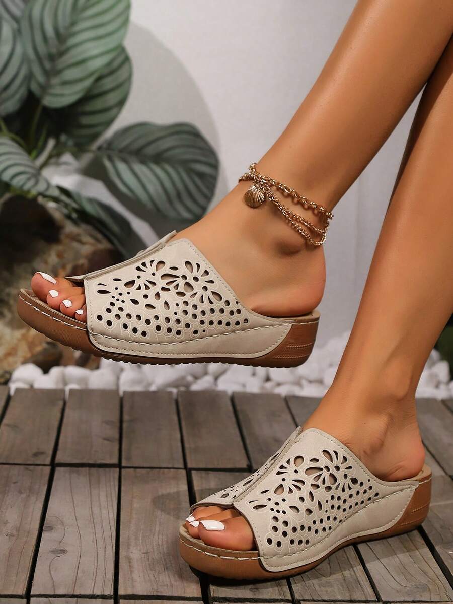 Zapatillas de verano para mujer con suela suave, sandalias planas de moda para mamá de talla grande, de moda para exteriores con huecos y suela gruesa - Beis - Ver 1