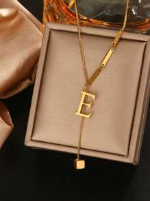 Collar dorado con colgante de borla minimalista de moda con letra de cubo de 26 piezas con estilo europeo y americano INS para mujer, hecho de acero inoxidable con baño de 18K, antidesvanecimiento, adecuado para uso diario y de festival en verano