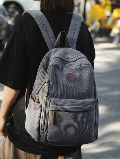 Mochila minimalista de gran capacidad y unicolor