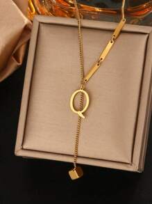 Collar dorado con colgante de borla minimalista de moda con letra de cubo de 26 piezas con estilo europeo y americano INS para mujer, hecho de acero inoxidable con baño de 18K, antidesvanecimiento, adecuado para uso diario y de festival en verano