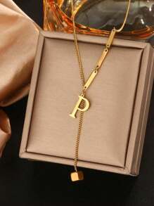 Collar dorado con colgante de borla minimalista de moda con letra de cubo de 26 piezas con estilo europeo y americano INS para mujer, hecho de acero inoxidable con baño de 18K, antidesvanecimiento, adecuado para uso diario y de festival en verano