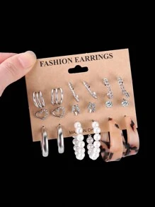 24 件仿珍珠心形耳环女士耳饰套装适合日常使用随机发货黑色或白色情人节卡片