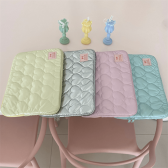 1PC Sweet Brodered Thread Love Macaron Datorväska IPad Protector