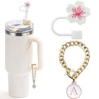 2pcs/Set Fashion Silicone Straw Cap Letter Charms For Cup Letter Charms, White Straw Tip Cover Cute Flower Straw Covers Toppers For Tumbler Cups For 40&30 Oz Cup, 0.4in Dust-Proof Straw Stopper Reusable Straw Tips Lids(1pc Straw Covers Cap + 1pc Letter), Mother's Day Gift
