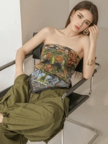 1pc Women's Elegant 90x90cm Plant & Floral Print Imitated Silk Scarf, Fashionable  Multi-Use Shawl, Windproof Warm Scarf, Sunscreen Beach Towel, Decorative Hairband & Necktie, Suitable For Daily Wear, Dates, Vacation, Travel, Photography And Festival Gifts - Multicolor - View 4