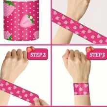 Juego de regalo de fiesta, 72 piezas, que incluye: Tarjetas de papel (50 piezas), Llaveros con forma de fresa (10 piezas), Pulseras con aplauso de PVC (12 piezas), Pequeños regalos para decoración de fiesta de vacaciones, Navidad