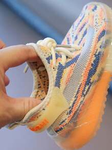 1雙中性兒童針織透氣網布休閒運動鞋，柔軟防滑果凍鞋底適合所有季節