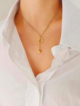 1入歐美INS風格時尚簡約流蘇吊墜26個字母立方體金項鍊，採用18K電鍍不褪色不變色不過敏的不鏽鋼製成，適合夏季日常和節日穿著